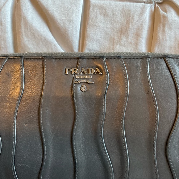 Prada Wallet - Picture 14 of 16